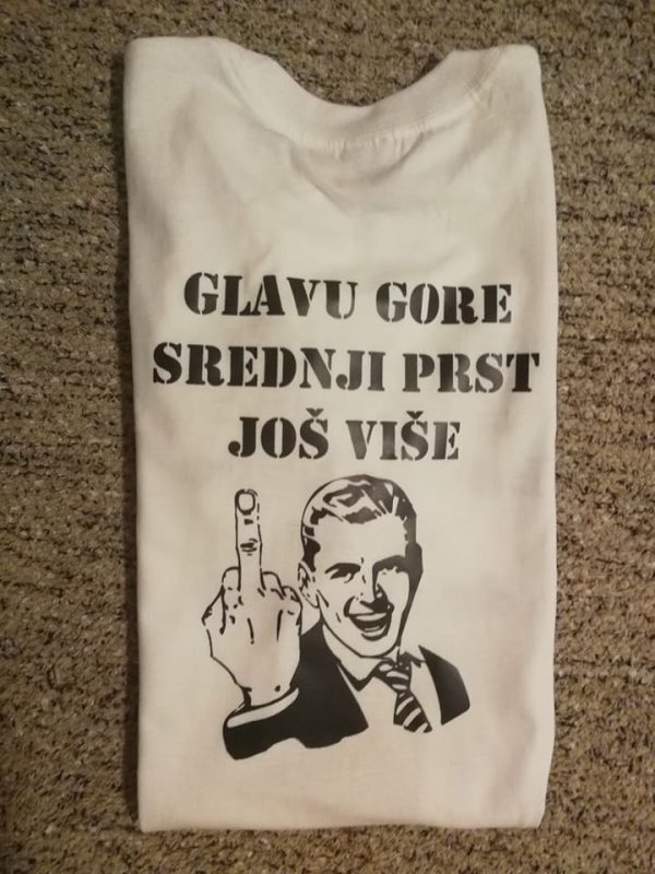 Glavu gore, srednji prst još više