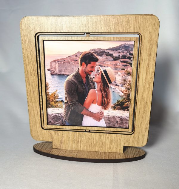 Okvir rotirajući sa slikom i imenima po želji